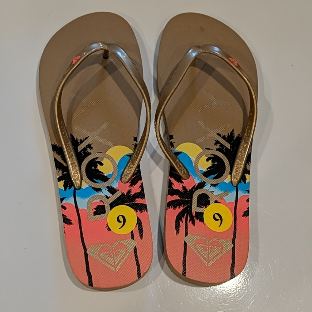 Gold Roxy Flip Flops NWOT